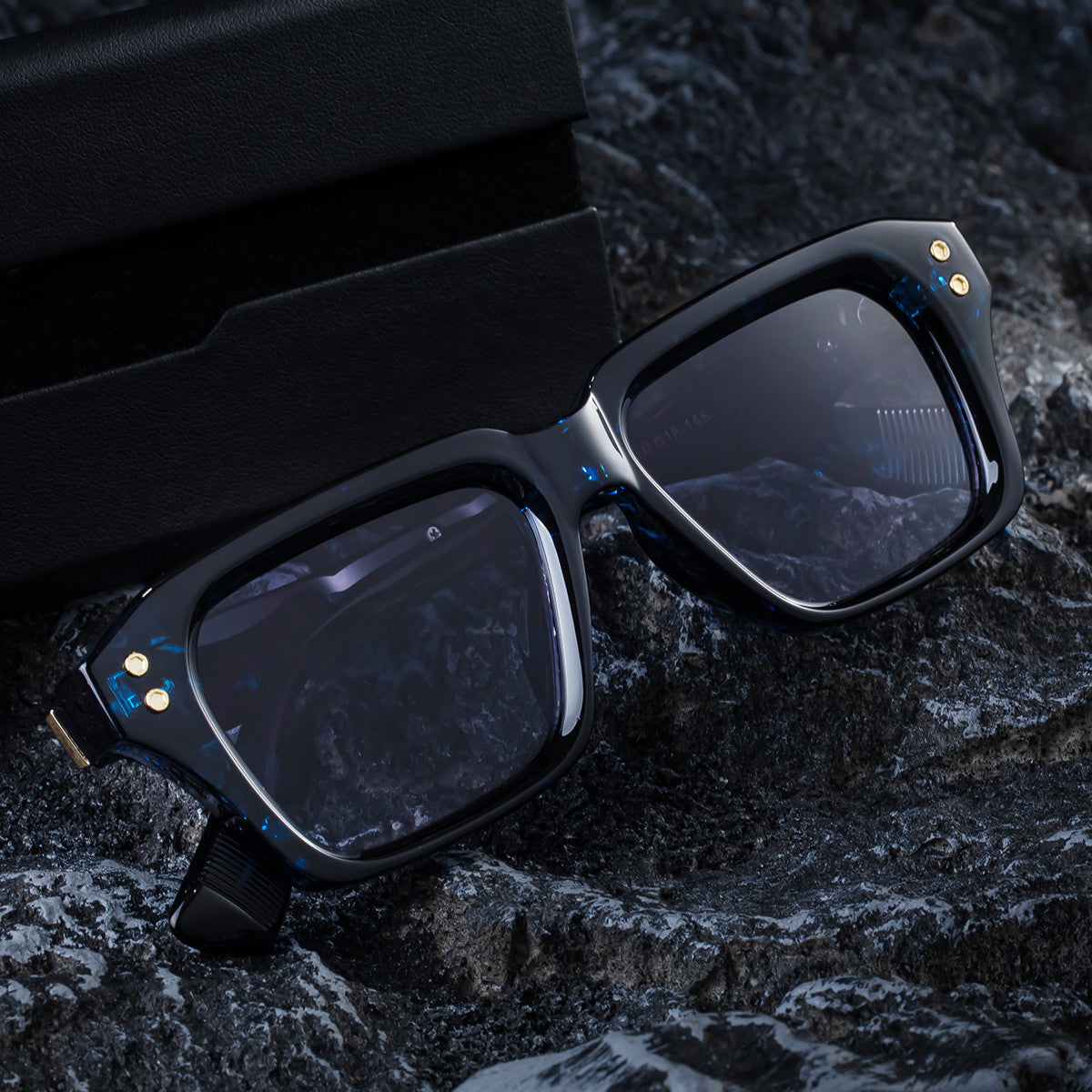 2026 New Unisex Polarized Sunglasses Protection Classic Retro Oversized Sun Sunglasses Outdoor Driving Eyewear Shades